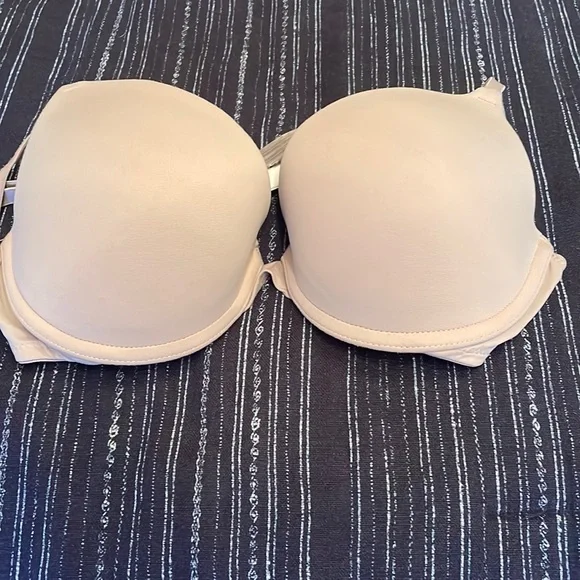 Three PINK bras - Picture 6 of 7